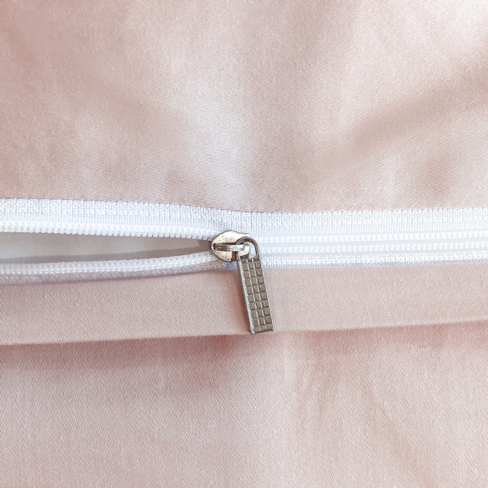 91家纺网 家纺一手货源 找家纺 欣宜家纺 2025新款纯棉全棉长绒棉刺绣绣花高端礼盒蝶梦园系列四件套 白粉