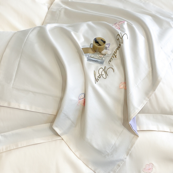 91家纺网 家纺一手货源 找家纺 欣宜家纺 2025新款纯棉全棉长绒棉刺绣绣花高端礼盒蝶梦园系列四件套 白紫