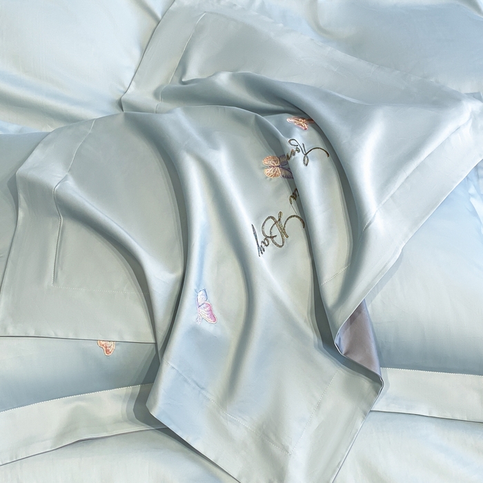 91家纺网 家纺一手货源 找家纺 欣宜家纺 2025新款纯棉全棉长绒棉刺绣绣花高端礼盒蝶梦园系列四件套 飘蓝