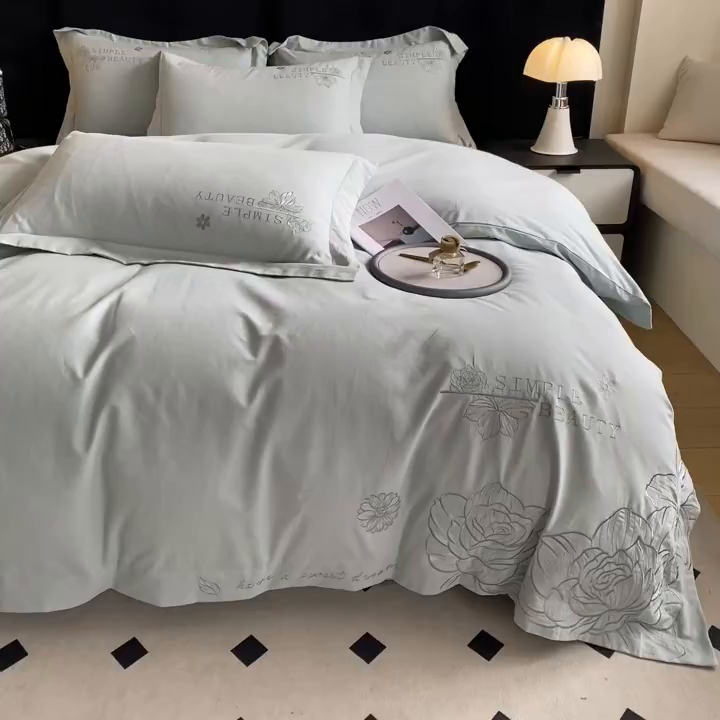 91家纺网 家纺一手货源 找家纺 欣宜家纺 2025新款纯棉全棉长绒棉磨毛不掉毛刺绣绣花四件套-赫尔系列 飘蓝