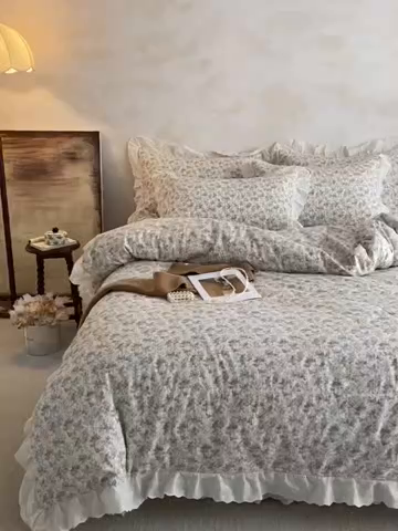 91家纺网 家纺一手货源 找家纺 源舜家纺 2026新款全棉镂空花边天丝棉麻床盖款四件套 闲庭赋-灰