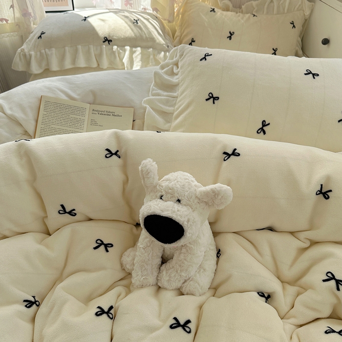 91家纺网 家纺一手货源 找家纺 （总）欣宜家纺 2025新款韩版蝴蝶结花边款牛奶绒四件套