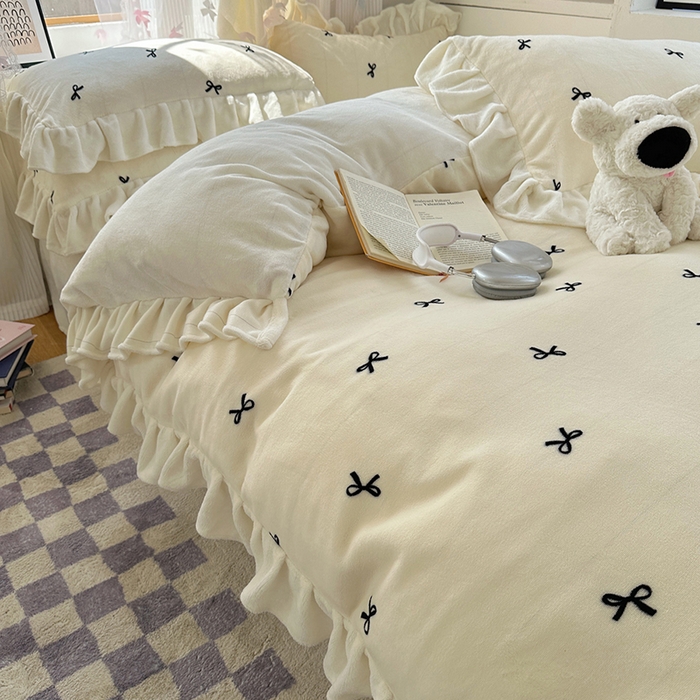 91家纺网 家纺一手货源 找家纺 欣宜家纺 2025新款韩版蝴蝶结花边款牛奶绒四件套 蝴蝶结-奶白