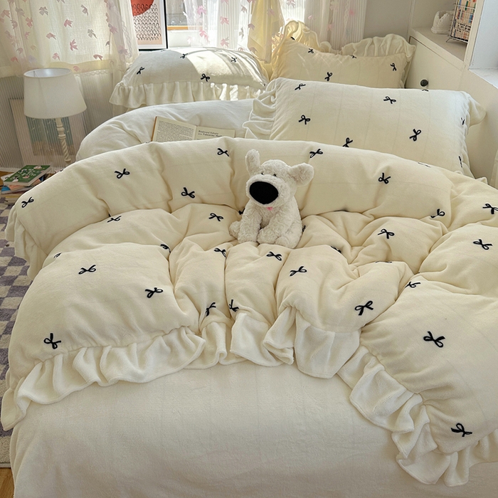 91家纺网 家纺一手货源 找家纺 欣宜家纺 2025新款韩版蝴蝶结花边款牛奶绒四件套 蝴蝶结-奶白