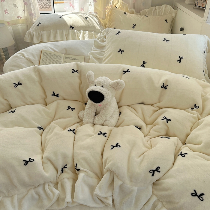 91家纺网 家纺一手货源 找家纺 欣宜家纺 2025新款韩版蝴蝶结花边款牛奶绒四件套 蝴蝶结-奶白