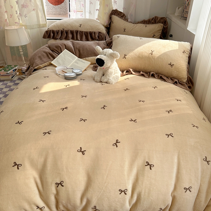 91家纺网 家纺一手货源 找家纺 欣宜家纺 2025新款韩版蝴蝶结花边款牛奶绒四件套 蝴蝶结-米咖