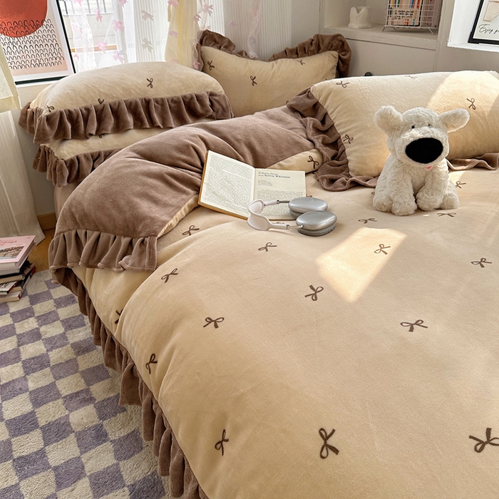 91家纺网 家纺一手货源 找家纺 欣宜家纺 2025新款韩版蝴蝶结花边款牛奶绒四件套 蝴蝶结-米咖