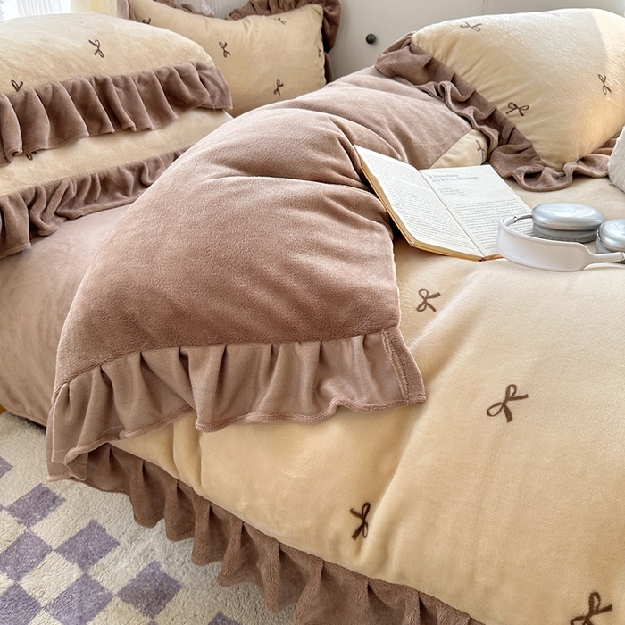 91家纺网 家纺一手货源 找家纺 欣宜家纺 2025新款韩版蝴蝶结花边款牛奶绒四件套 蝴蝶结-米咖