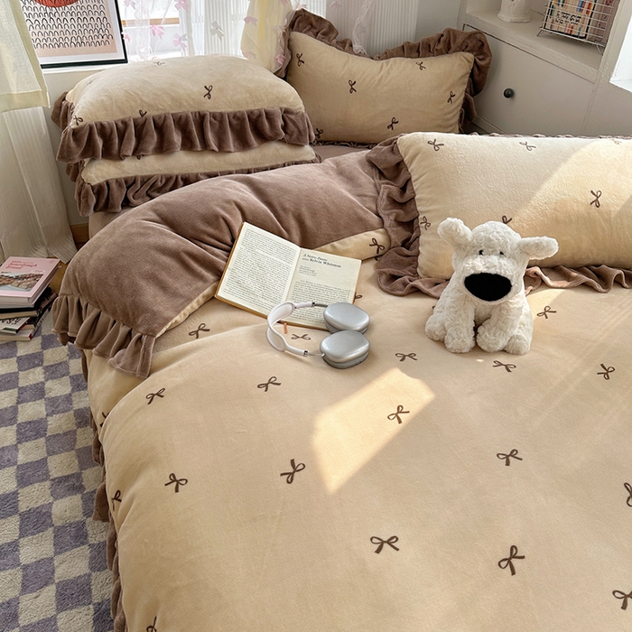 91家纺网 家纺一手货源 找家纺 欣宜家纺 2025新款韩版蝴蝶结花边款牛奶绒四件套 蝴蝶结-米咖