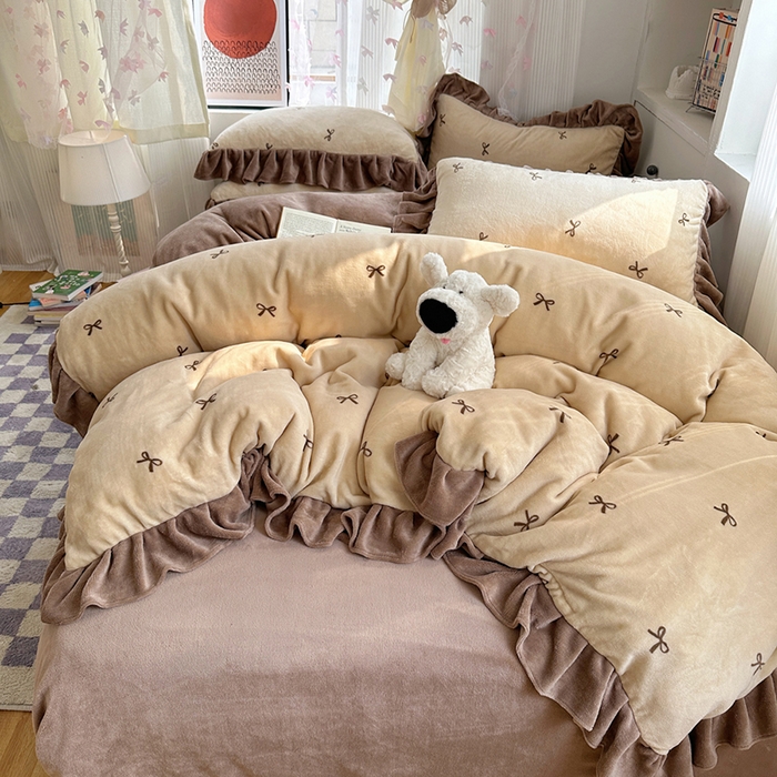 91家纺网 家纺一手货源 找家纺 欣宜家纺 2025新款韩版蝴蝶结花边款牛奶绒四件套 蝴蝶结-米咖