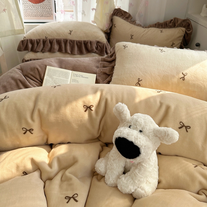 91家纺网 家纺一手货源 找家纺 欣宜家纺 2025新款韩版蝴蝶结花边款牛奶绒四件套 蝴蝶结-米咖