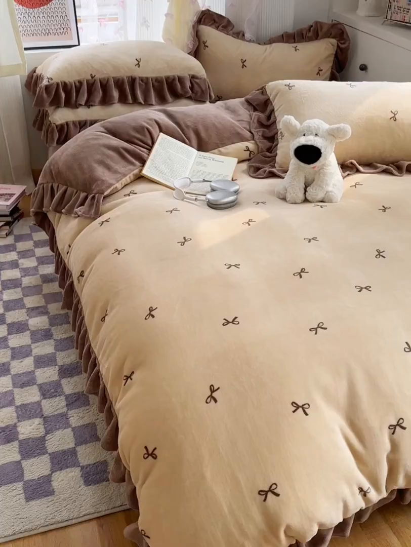 91家纺网 家纺一手货源 找家纺 欣宜家纺 2025新款韩版蝴蝶结花边款牛奶绒四件套 蝴蝶结-米咖