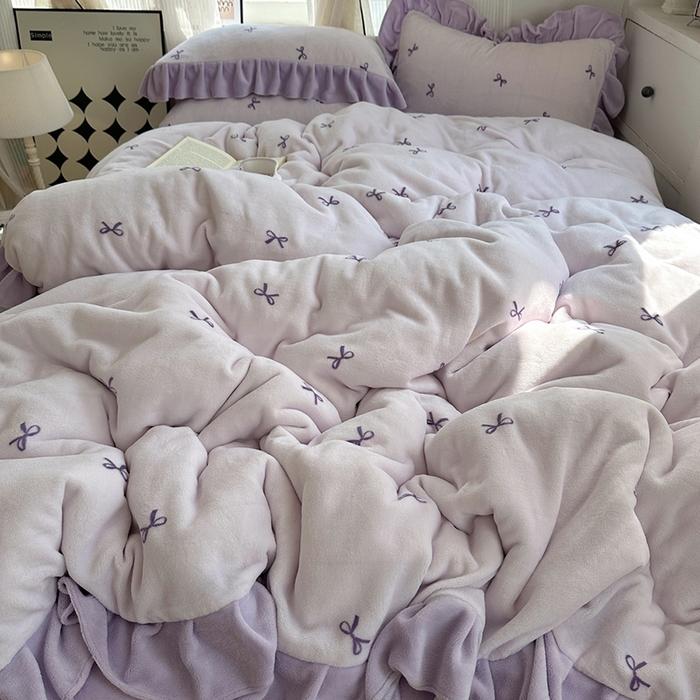 91家纺网 家纺一手货源 找家纺 欣宜家纺 2025新款韩版蝴蝶结花边款牛奶绒四件套 蝴蝶结-浅紫