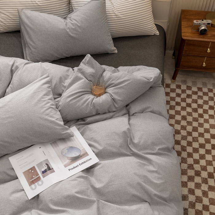 91家纺网 家纺一手货源 找家纺 柠萌家居 2026新款色织水洗棉四件套单被套 灰极细条