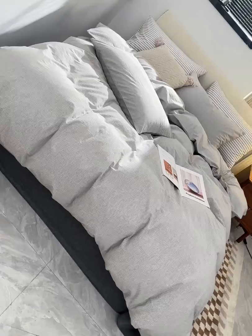 91家纺网 家纺一手货源 找家纺 柠萌家居 2026新款色织水洗棉四件套单被套 灰极细条