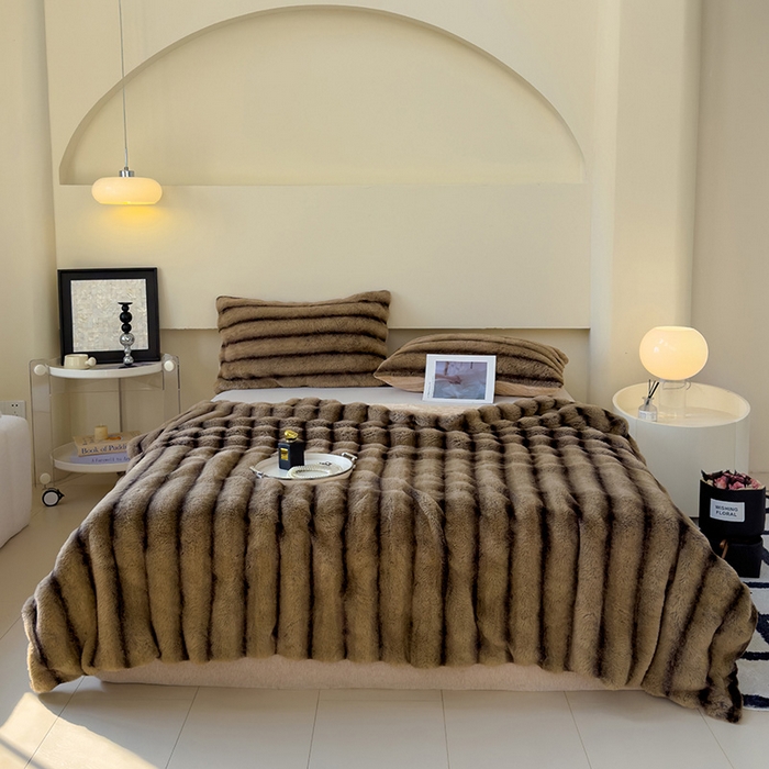 91家纺网 家纺一手货源 找家纺 （总）欣宜家纺 2025新款兔兔绒牛奶绒加厚兔毛毯保暖毯子