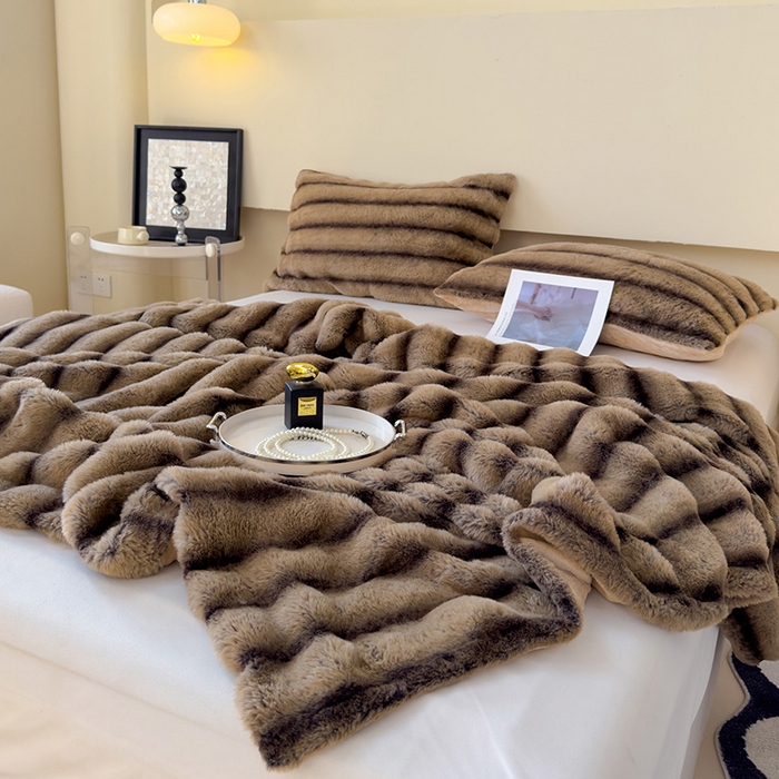 91家纺网 家纺一手货源 找家纺 （总）欣宜家纺 2025新款兔兔绒牛奶绒加厚兔毛毯保暖毯子