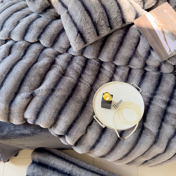 91家纺网 家纺一手货源 找家纺 欣宜家纺 2025新款兔兔绒牛奶绒加厚兔毛毯保暖毯子 深灰