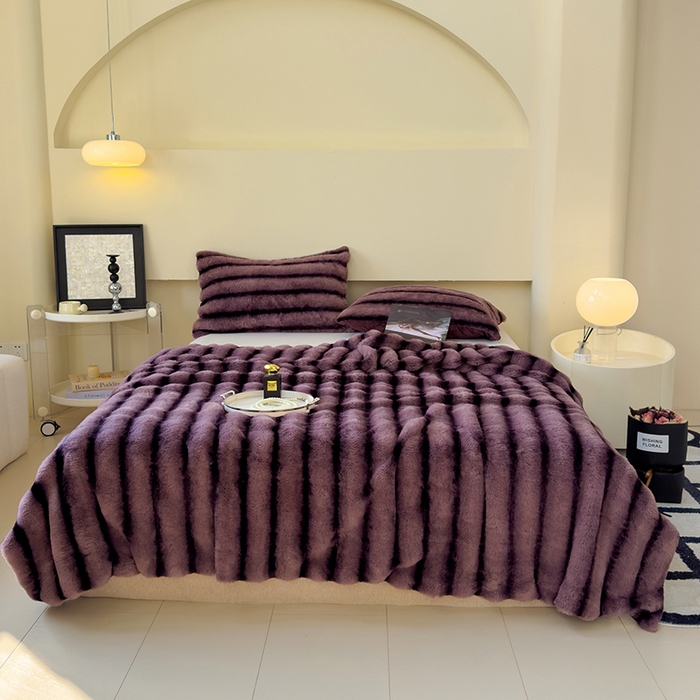 91家纺网 家纺一手货源 找家纺 欣宜家纺 2025新款兔兔绒牛奶绒加厚兔毛毯保暖毯子 深紫