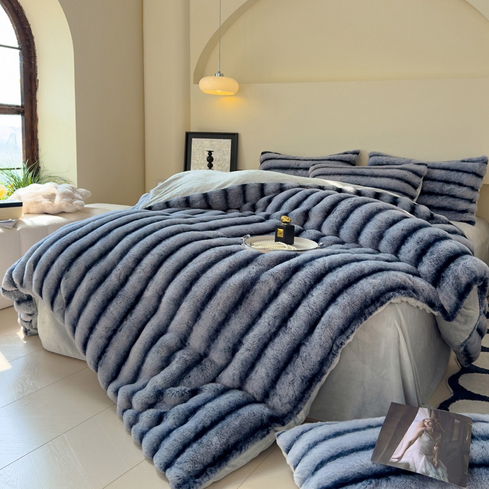 91家纺网 家纺一手货源 找家纺 欣宜家纺 2025新款兔兔绒牛奶绒加厚兔毛保暖四件套 蓝灰