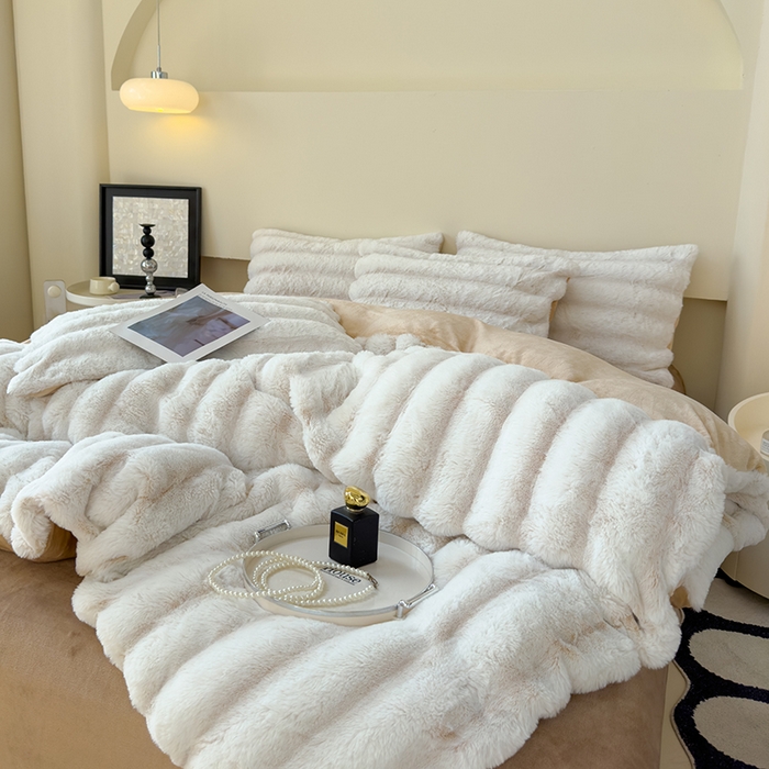 91家纺网 家纺一手货源 找家纺 欣宜家纺 2025新款兔兔绒牛奶绒加厚兔毛保暖四件套 米白