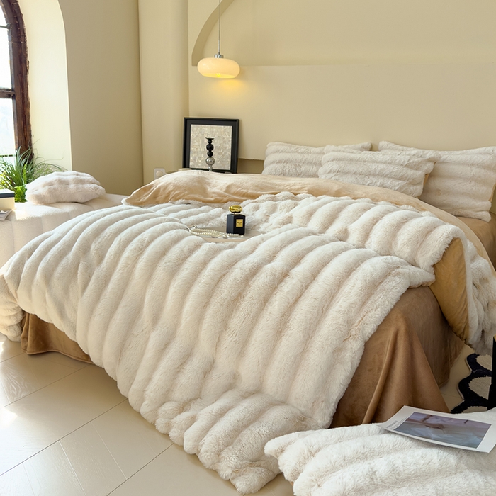 91家纺网 家纺一手货源 找家纺 欣宜家纺 2025新款兔兔绒牛奶绒加厚兔毛保暖四件套 米白