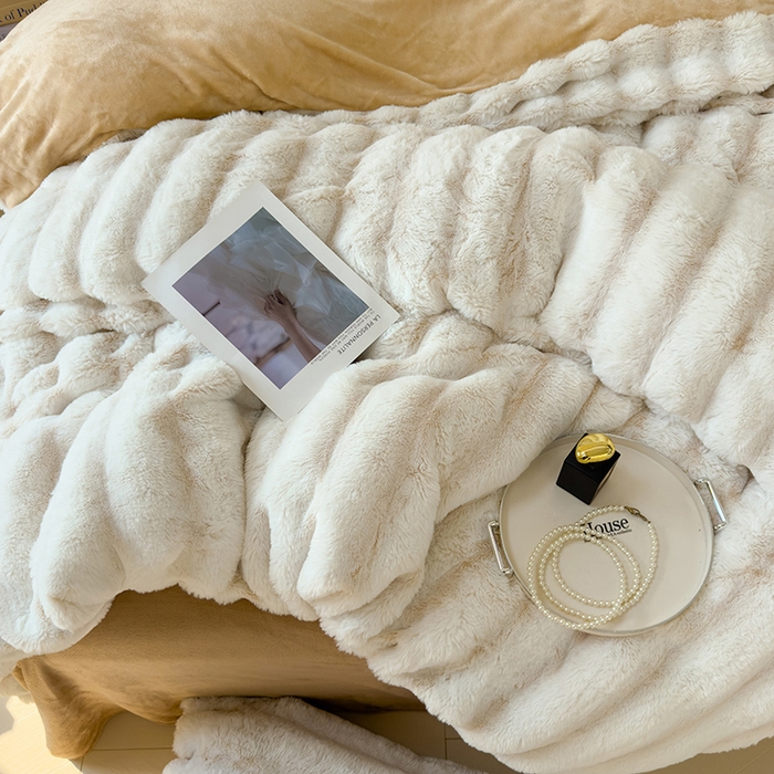 91家纺网 家纺一手货源 找家纺 欣宜家纺 2025新款兔兔绒牛奶绒加厚兔毛保暖四件套 米白