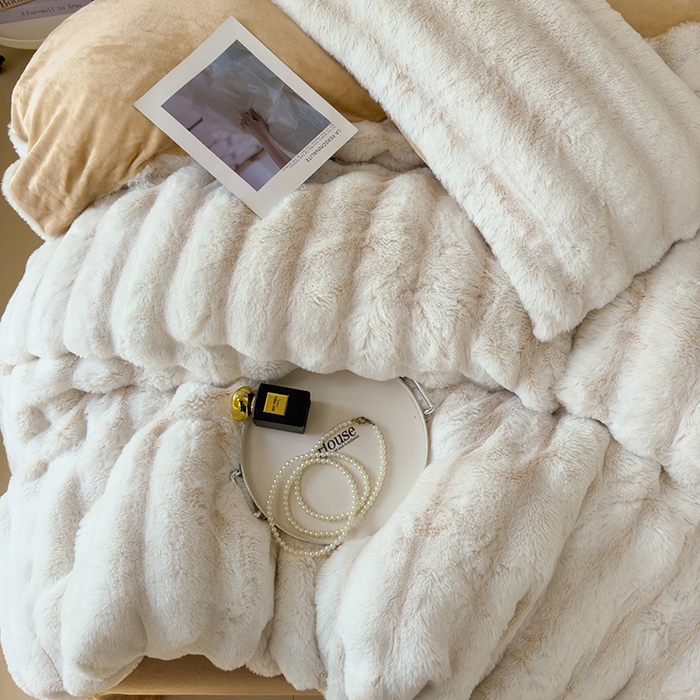 91家纺网 家纺一手货源 找家纺 欣宜家纺 2025新款兔兔绒牛奶绒加厚兔毛保暖四件套 米白