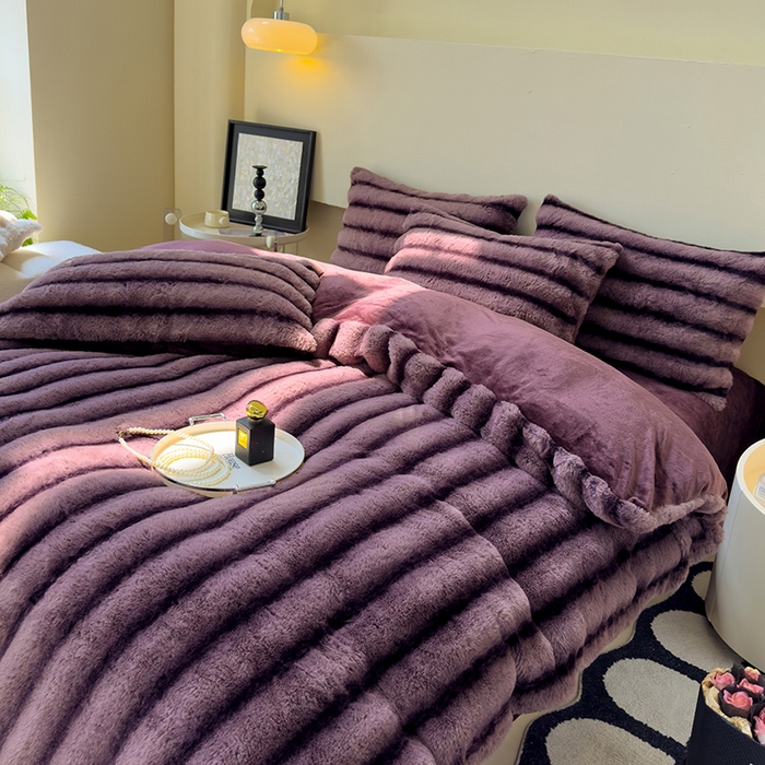 91家纺网 家纺一手货源 找家纺 欣宜家纺 2025新款兔兔绒牛奶绒加厚兔毛保暖四件套 深紫