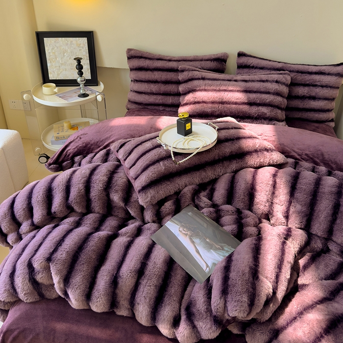 91家纺网 家纺一手货源 找家纺 欣宜家纺 2025新款兔兔绒牛奶绒加厚兔毛保暖四件套 深紫