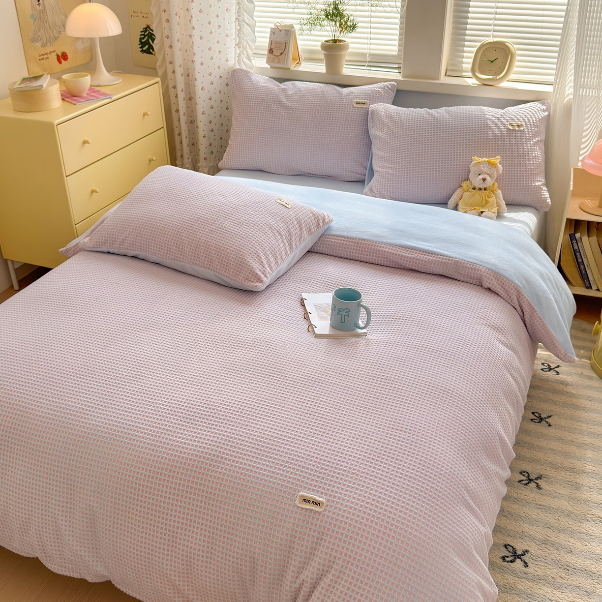 91家纺网 家纺一手货源 找家纺 （总）欣宜家纺 2025秋冬新款ins奶油风双拼华夫格烂花雕花绒牛奶绒四件套