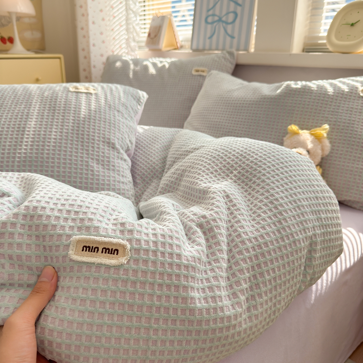 91家纺网 家纺一手货源 找家纺 欣宜家纺 2025秋冬新款ins奶油风双拼华夫格烂花雕花绒牛奶绒四件套 华夫格-绿紫