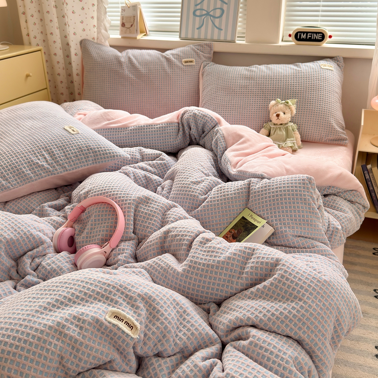 91家纺网 家纺一手货源 找家纺 欣宜家纺 2025秋冬新款ins奶油风双拼华夫格烂花雕花绒牛奶绒四件套 华夫格-紫粉