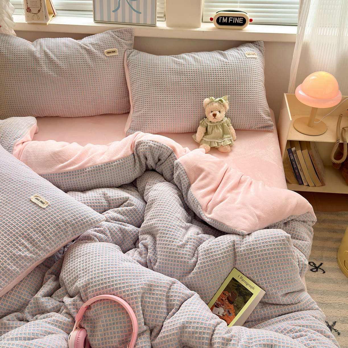 91家纺网 家纺一手货源 找家纺 欣宜家纺 2025秋冬新款ins奶油风双拼华夫格烂花雕花绒牛奶绒四件套 华夫格-紫粉