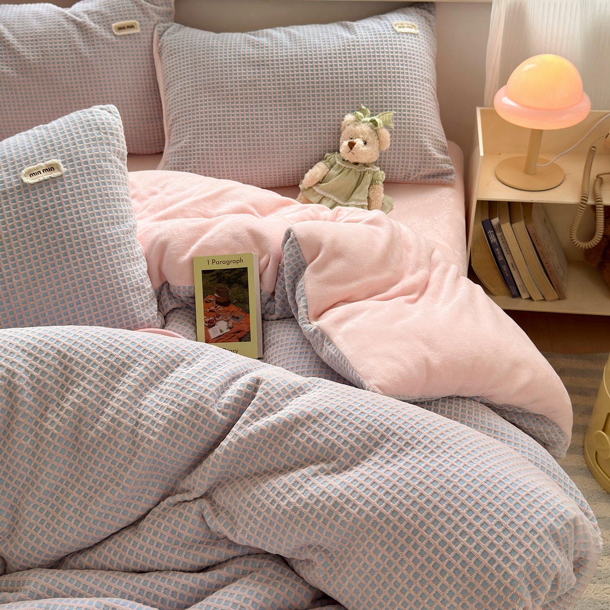 91家纺网 家纺一手货源 找家纺 欣宜家纺 2025秋冬新款ins奶油风双拼华夫格烂花雕花绒牛奶绒四件套 华夫格-紫粉