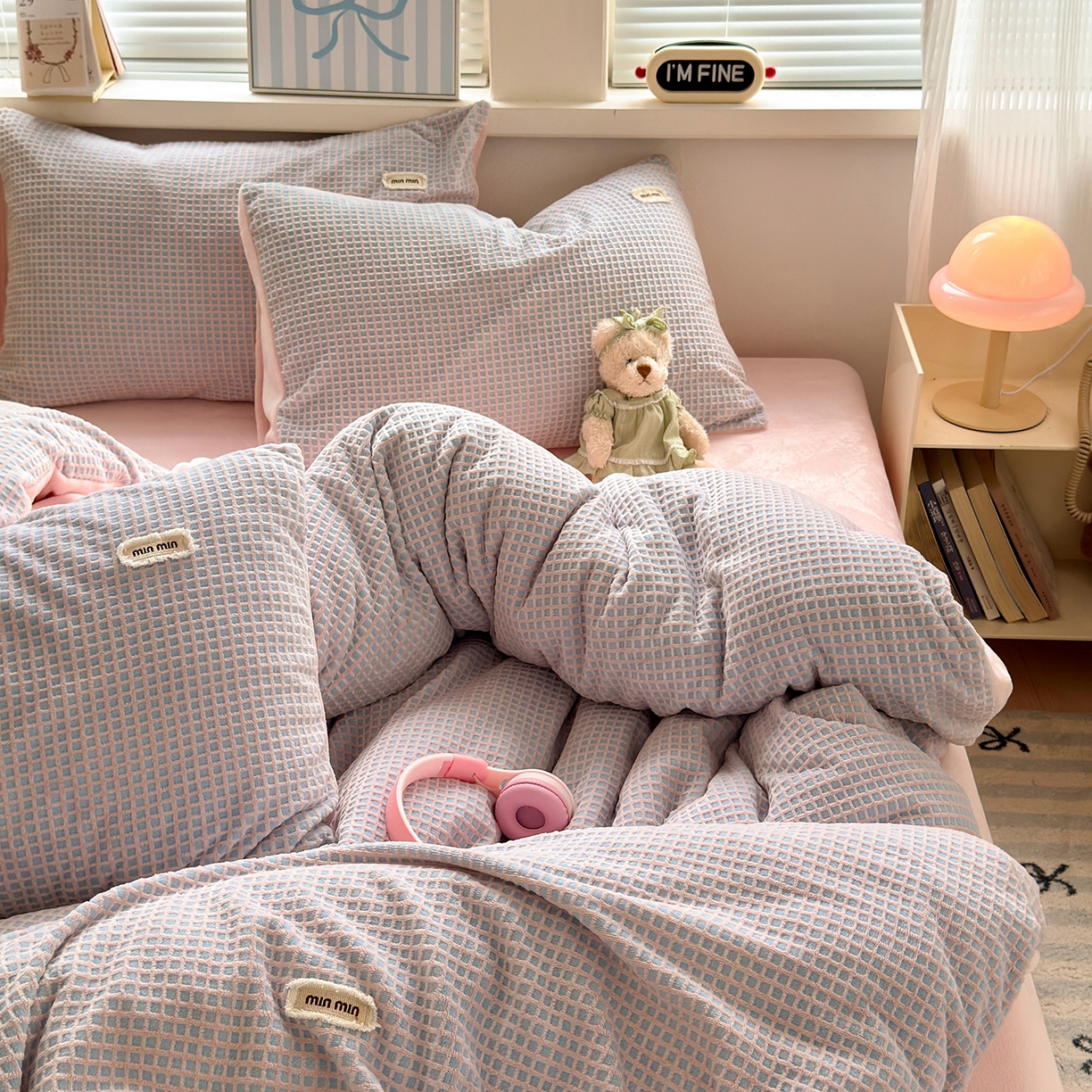 91家纺网 家纺一手货源 找家纺 欣宜家纺 2025秋冬新款ins奶油风双拼华夫格烂花雕花绒牛奶绒四件套 华夫格-紫粉