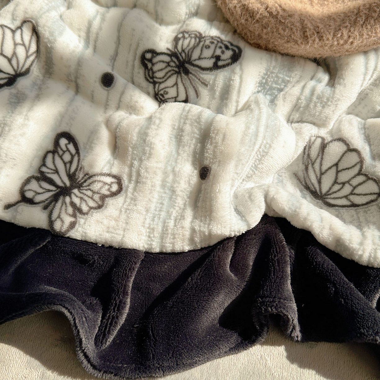 91家纺网 家纺一手货源 找家纺 （总）欣宜家纺 2025新款蝴蝶烂花牛奶绒雕花绒花边款四件套