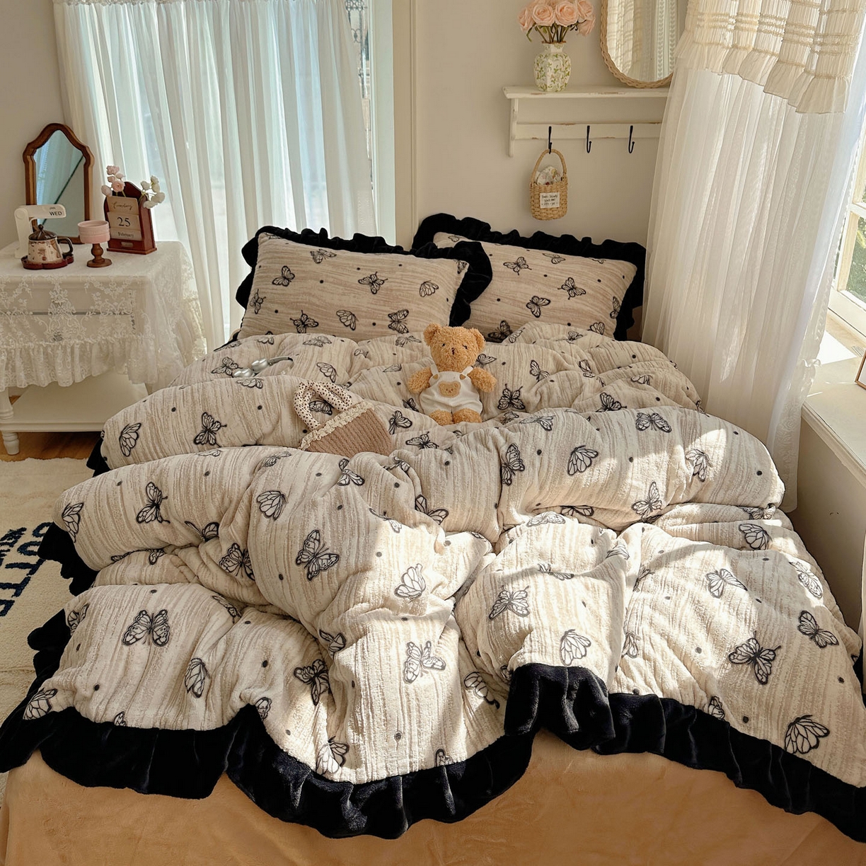 欣宜家纺 2025新款蝴蝶烂花牛奶绒雕花绒花边款四件套 黑蝴蝶-咖