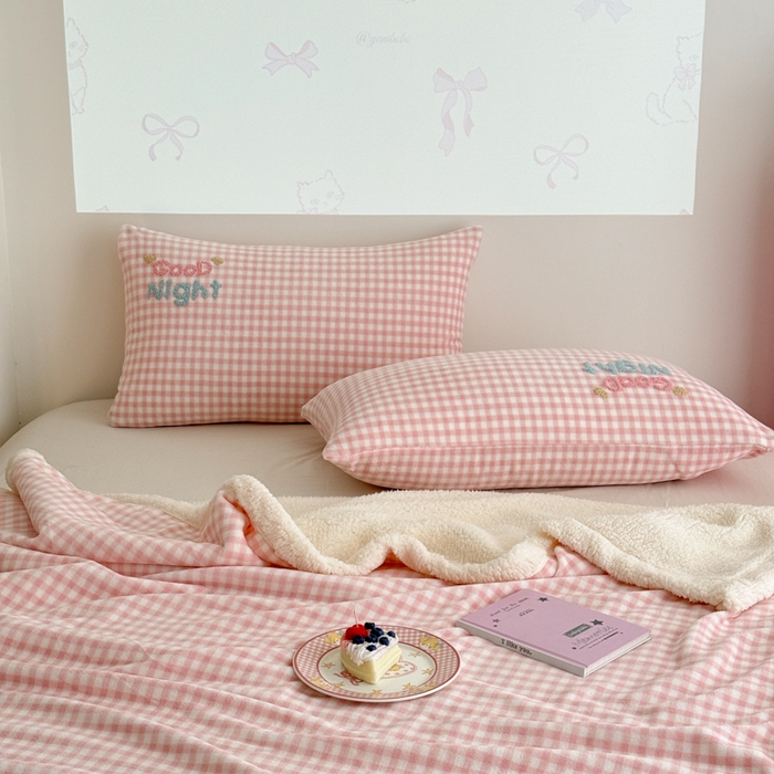 91家纺网 家纺一手货源 找家纺 （总）欣宜家纺 2025新款加厚毛巾刺绣牛奶绒羊羔绒盖毯双层毛毯午休毯卡通多功能沙发办公室毯子