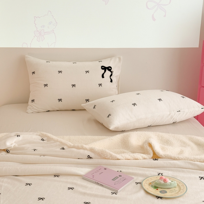 91家纺网 家纺一手货源 找家纺 欣宜家纺 2025新款加厚毛巾刺绣牛奶绒羊羔绒盖毯双层毛毯午休毯卡通多功能沙发办公室毯子 甜心米盖毯