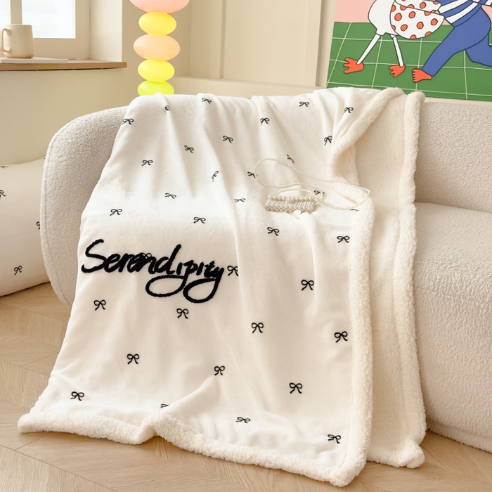 91家纺网 家纺一手货源 找家纺 欣宜家纺 2025新款加厚毛巾刺绣牛奶绒羊羔绒盖毯双层毛毯午休毯卡通多功能沙发办公室毯子 甜心米盖毯