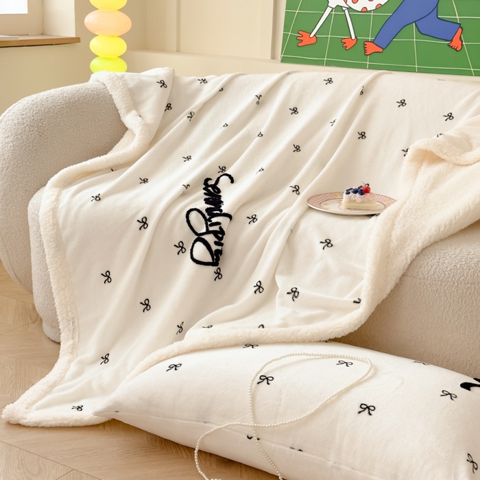 91家纺网 家纺一手货源 找家纺 欣宜家纺 2025新款加厚毛巾刺绣牛奶绒羊羔绒盖毯双层毛毯午休毯卡通多功能沙发办公室毯子 甜心米盖毯
