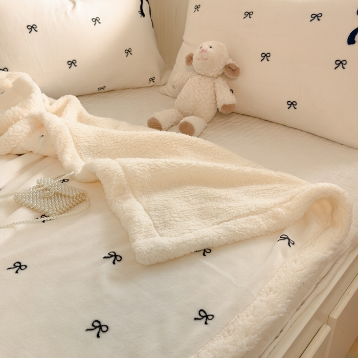 91家纺网 家纺一手货源 找家纺 欣宜家纺 2025新款加厚毛巾刺绣牛奶绒羊羔绒盖毯双层毛毯午休毯卡通多功能沙发办公室毯子 甜心米盖毯