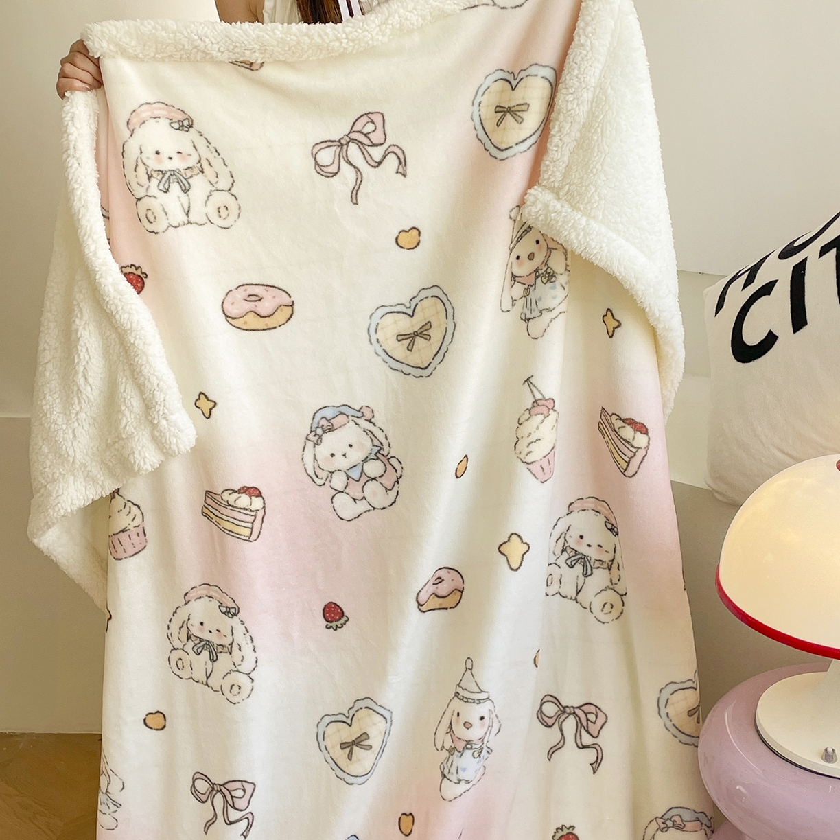 91家纺网 家纺一手货源 找家纺 （总）欣宜家纺 2025新款印花牛奶绒羊羔绒盖毯毛毯午休毯卡通多功能沙发毯