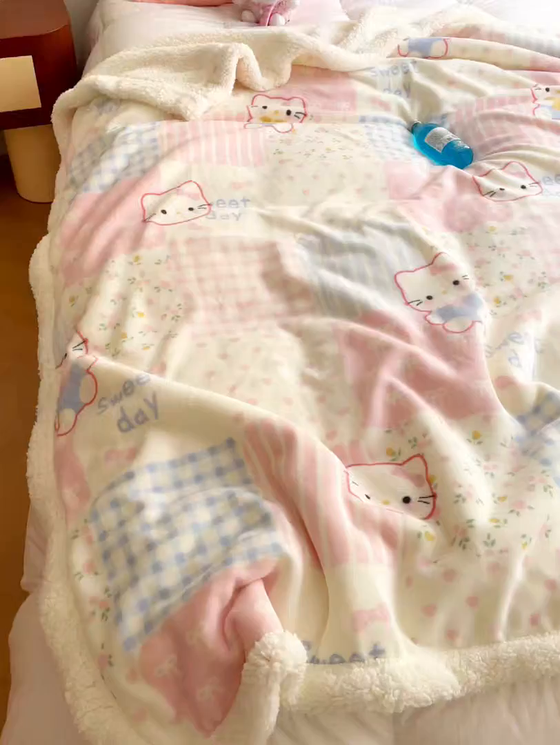 91家纺网 家纺一手货源 找家纺 欣宜家纺 2025新款印花牛奶绒羊羔绒盖毯毛毯午休毯卡通多功能沙发毯 布丁猫