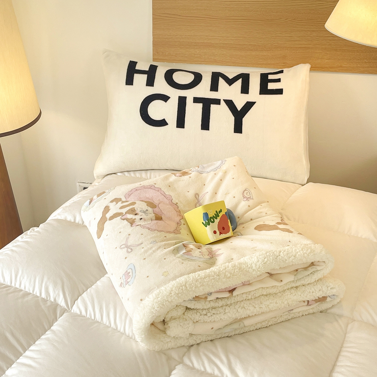 91家纺网 家纺一手货源 找家纺 欣宜家纺 2025新款印花牛奶绒羊羔绒盖毯毛毯午休毯卡通多功能沙发毯 蛋糕小猫