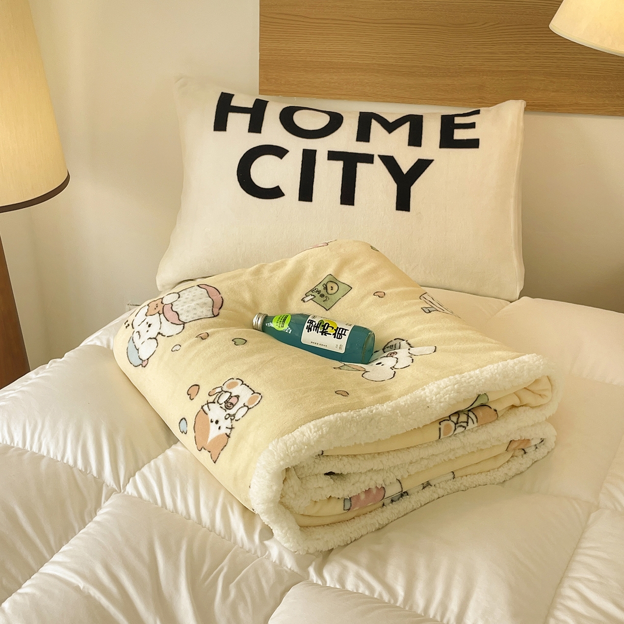 91家纺网 家纺一手货源 找家纺 欣宜家纺 2025新款印花牛奶绒羊羔绒盖毯毛毯午休毯卡通多功能沙发毯 卡通乐园