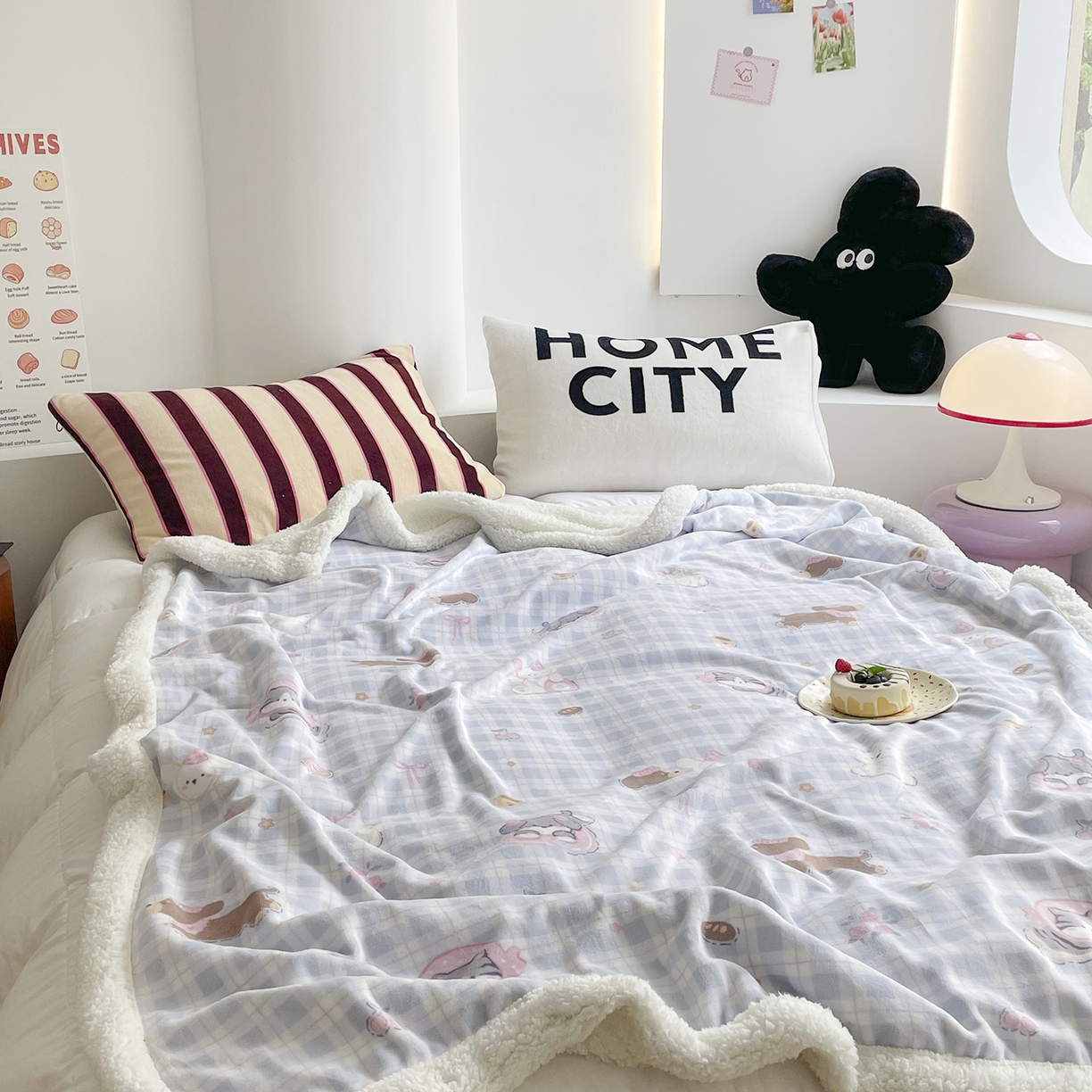 91家纺网 家纺一手货源 找家纺 欣宜家纺 2025新款印花牛奶绒羊羔绒盖毯毛毯午休毯卡通多功能沙发毯 蓝格小猫