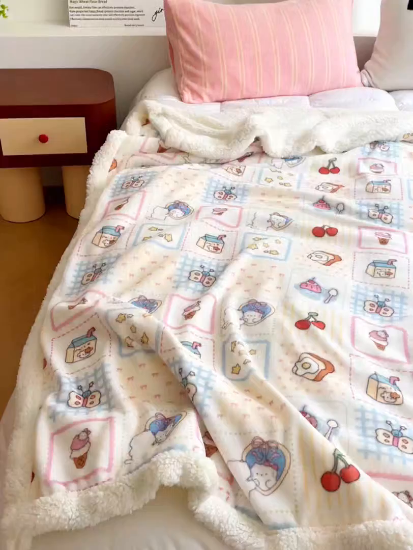 91家纺网 家纺一手货源 找家纺 欣宜家纺 2025新款印花牛奶绒羊羔绒盖毯毛毯午休毯卡通多功能沙发毯 甜品屋