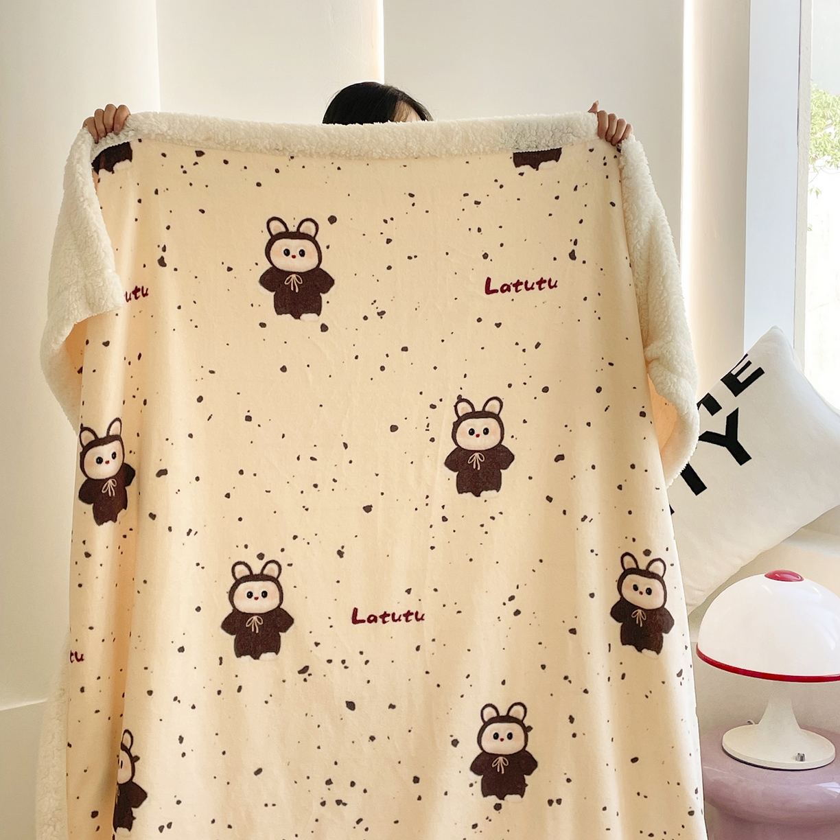 91家纺网 家纺一手货源 找家纺 欣宜家纺 2025新款印花牛奶绒羊羔绒盖毯毛毯午休毯卡通多功能沙发毯 小布布-黄